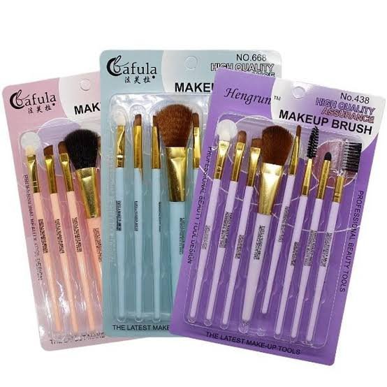 MAKE UP BRUSH SETEACH