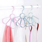 PETAL SHAPE CREATIVE SCARF HANGERS